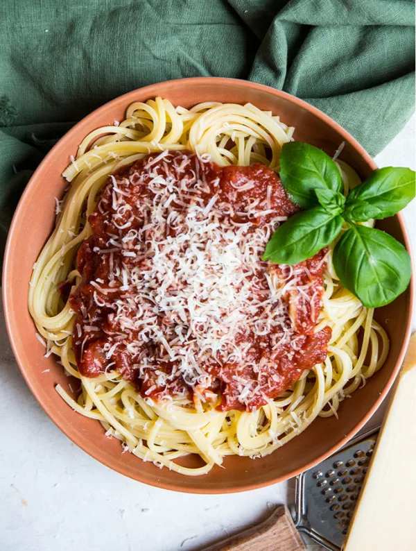 Red wine pasta sauce is made with simple ingredients and boasts a robust, rich flavor- and it’s ready in 30 minutes!