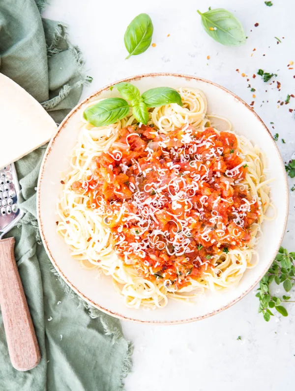 Pomodoro sauce features fresh plum tomatoes, basil, garic, and onion for a simple, flavorful, healthy pasta sauce!
