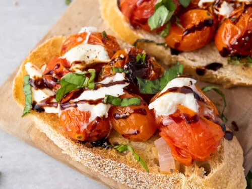 Indulge in the perfect blend of roasted cherry tomatoes and creamy burrata cheese with this delicious bruschetta recipe. Perfect for a quick appetizer or a light meal, this dish brings together the…